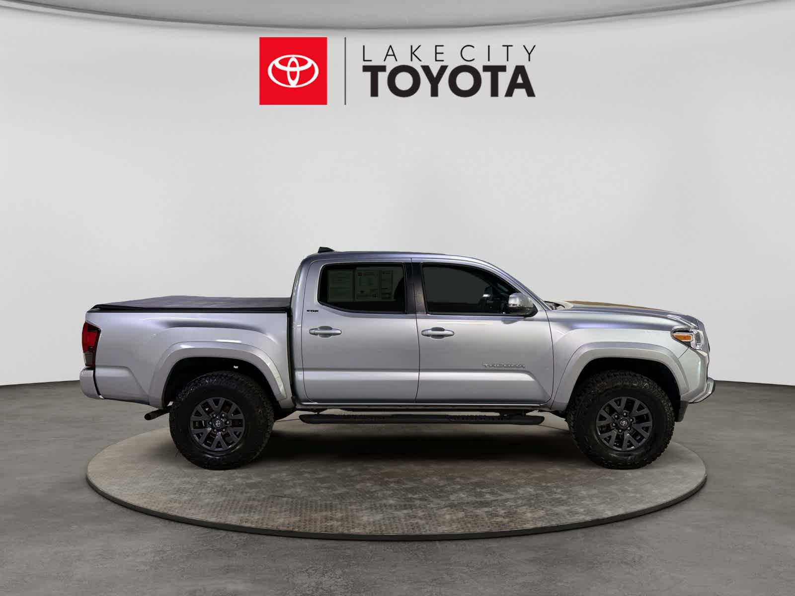 Used 2023 Toyota Tacoma SR5 AWD/4WD image 11