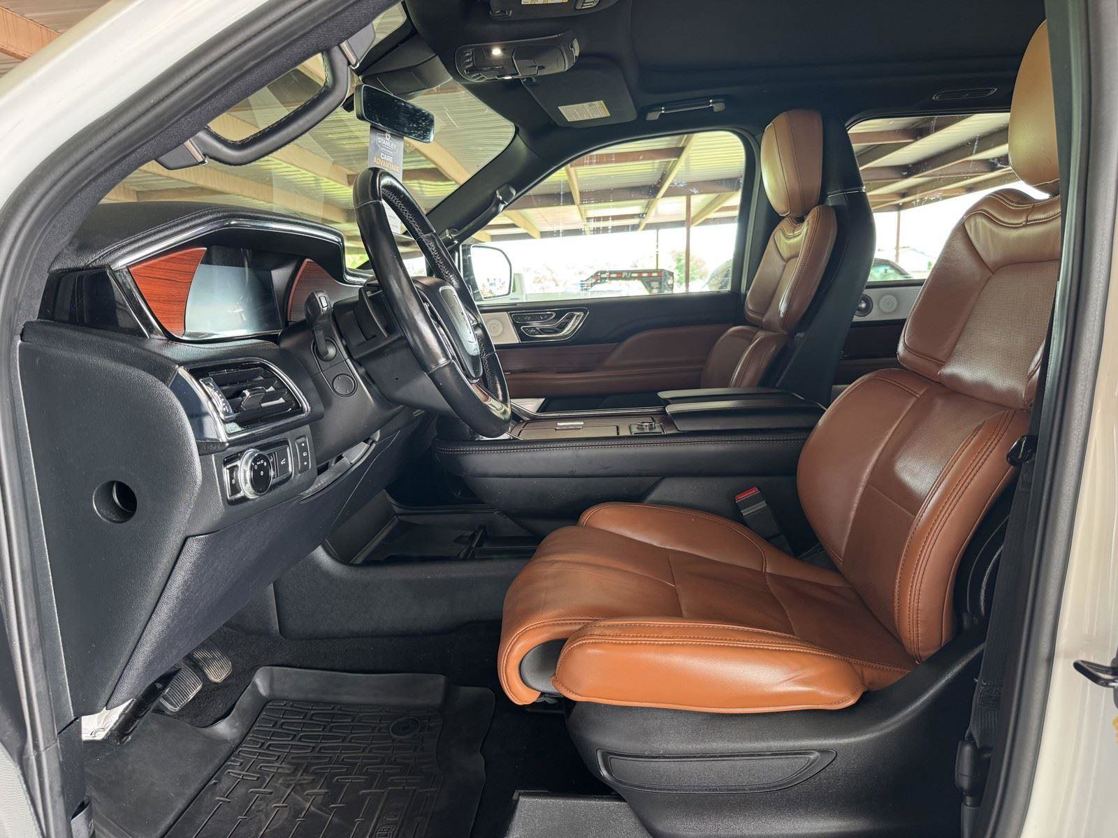 Used 2021 Lincoln Navigator Reserve w/ Luxury Package AWD/4WD image 29