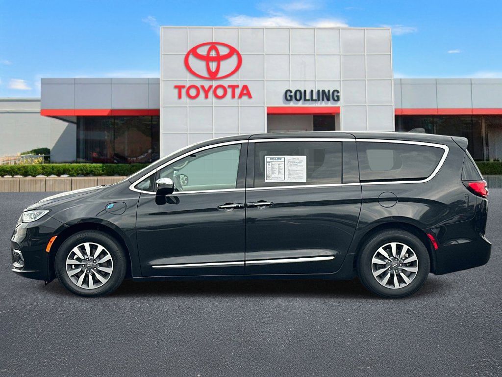 Used 2023 Chrysler Pacifica Limited FWD image 2