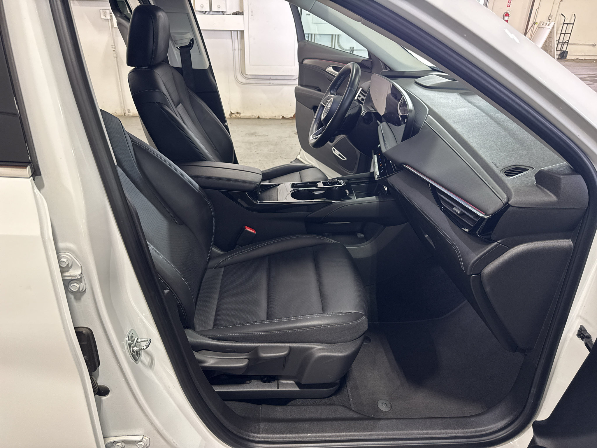Certified 2024 Buick Envision Preferred AWD/4WD image 33