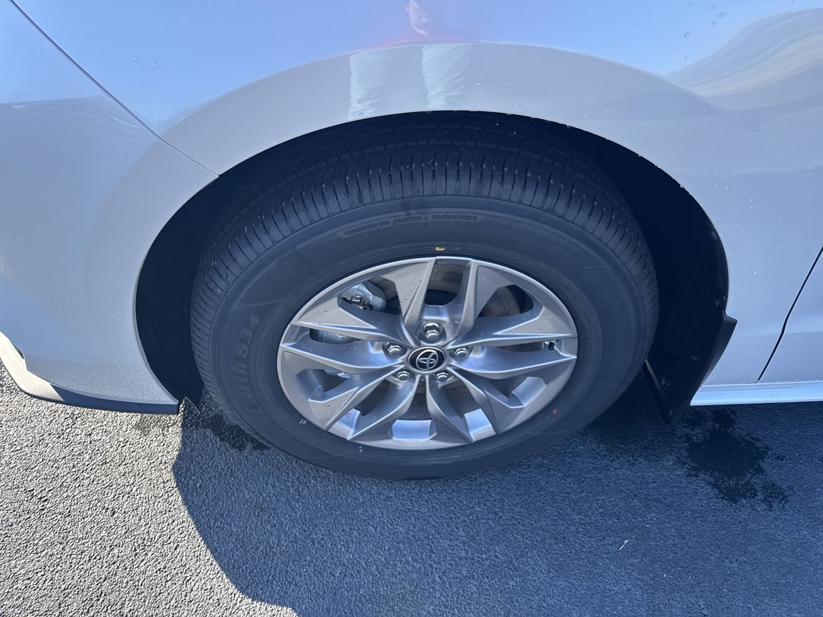New 2025 Toyota Sienna XLE FWD image 9