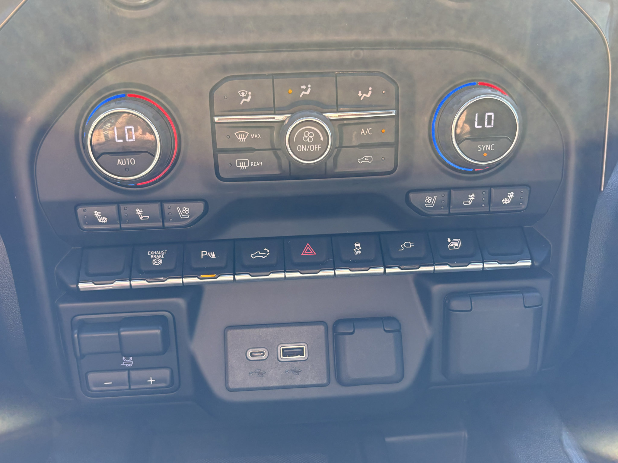 Used 2022 Chevrolet Silverado 3500 High Country AWD/4WD image 30