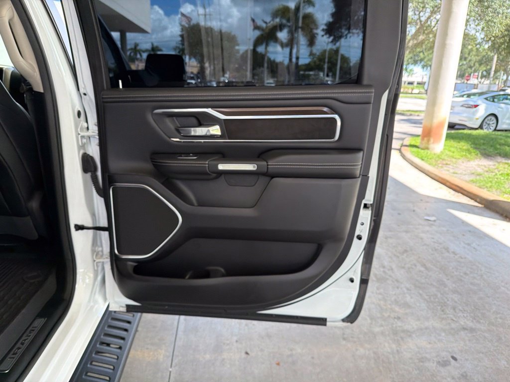 Used 2022 RAM 1500 Laramie AWD/4WD image 37