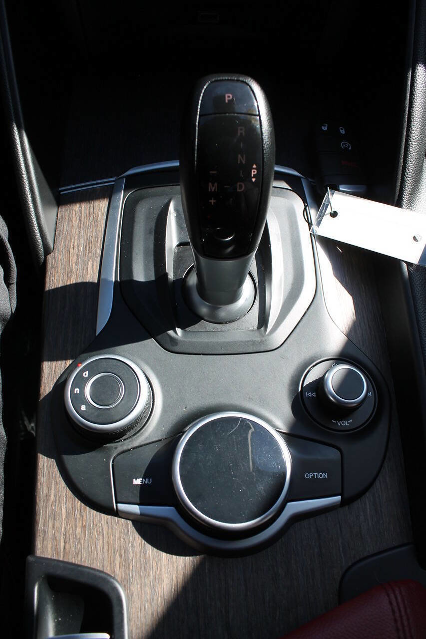 Used 2019 Alfa Romeo Giulia Ti w/ Nero Edizione image 38