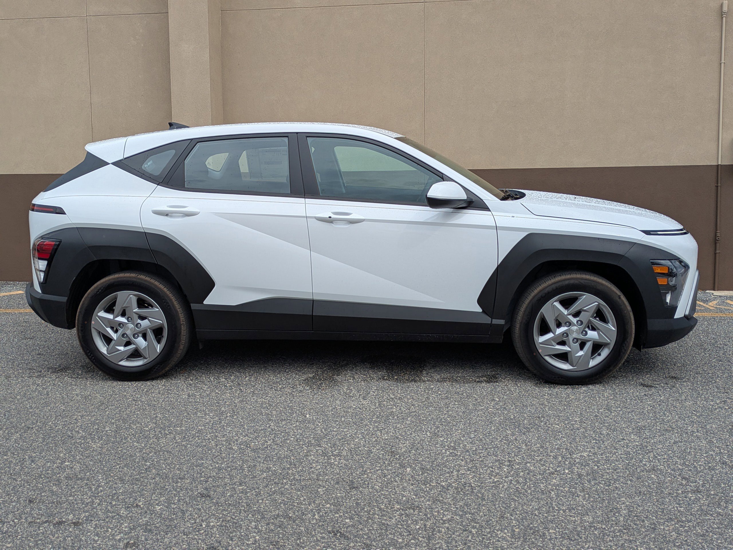 New 2026 Hyundai Kona SE image 3