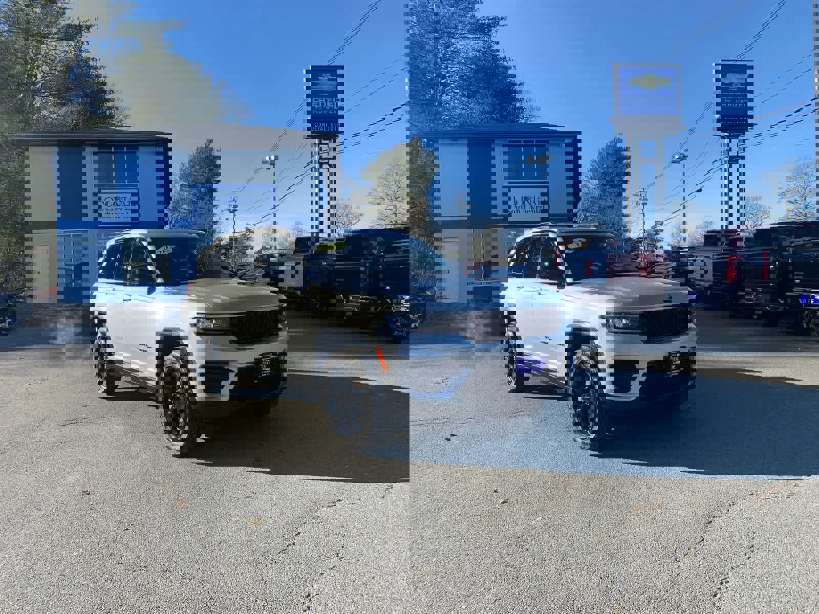 Used 2023 Jeep Grand Cherokee Altitude image 8