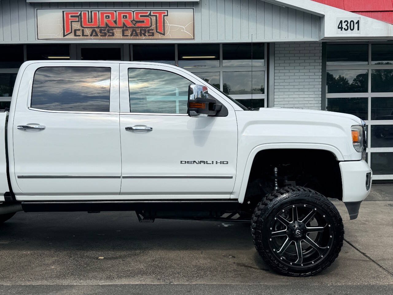 Used 2015 GMC Sierra 2500 Denali w/ Duramax Plus Package AWD/4WD image 12