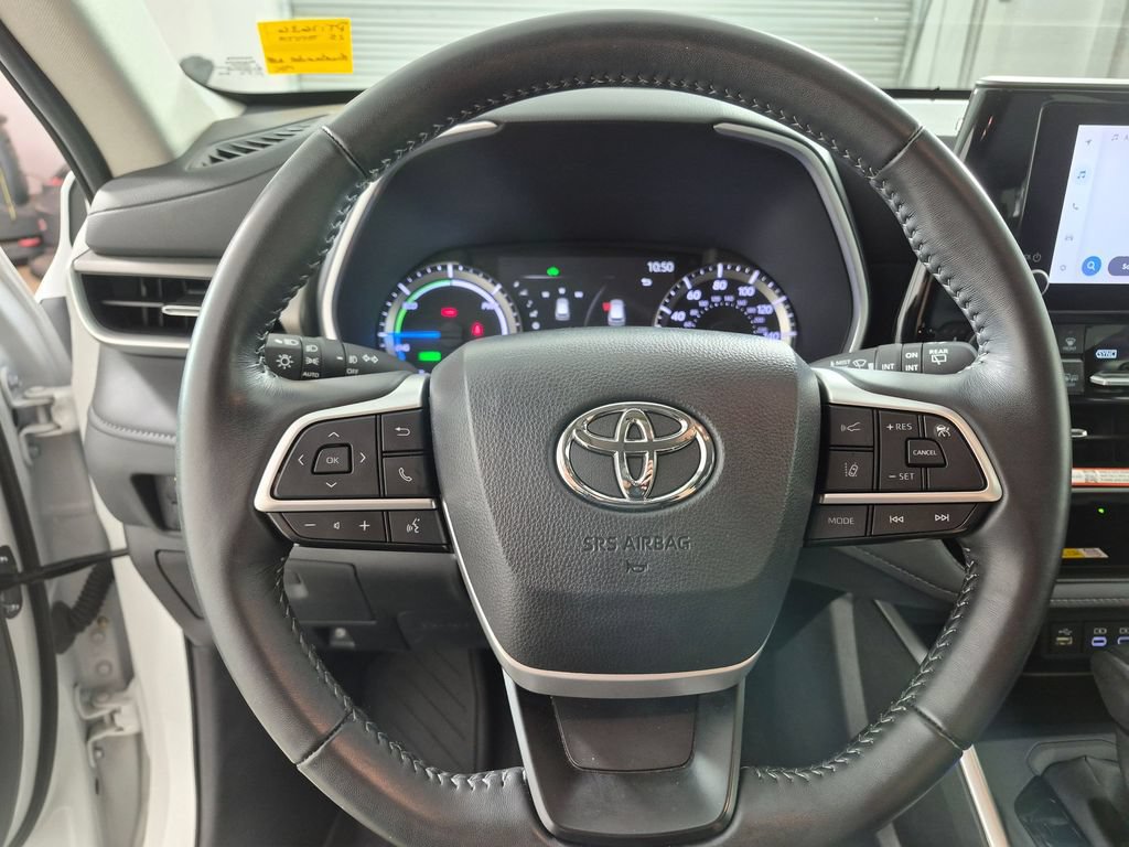 Used 2025 Toyota Highlander XLE AWD/4WD image 13