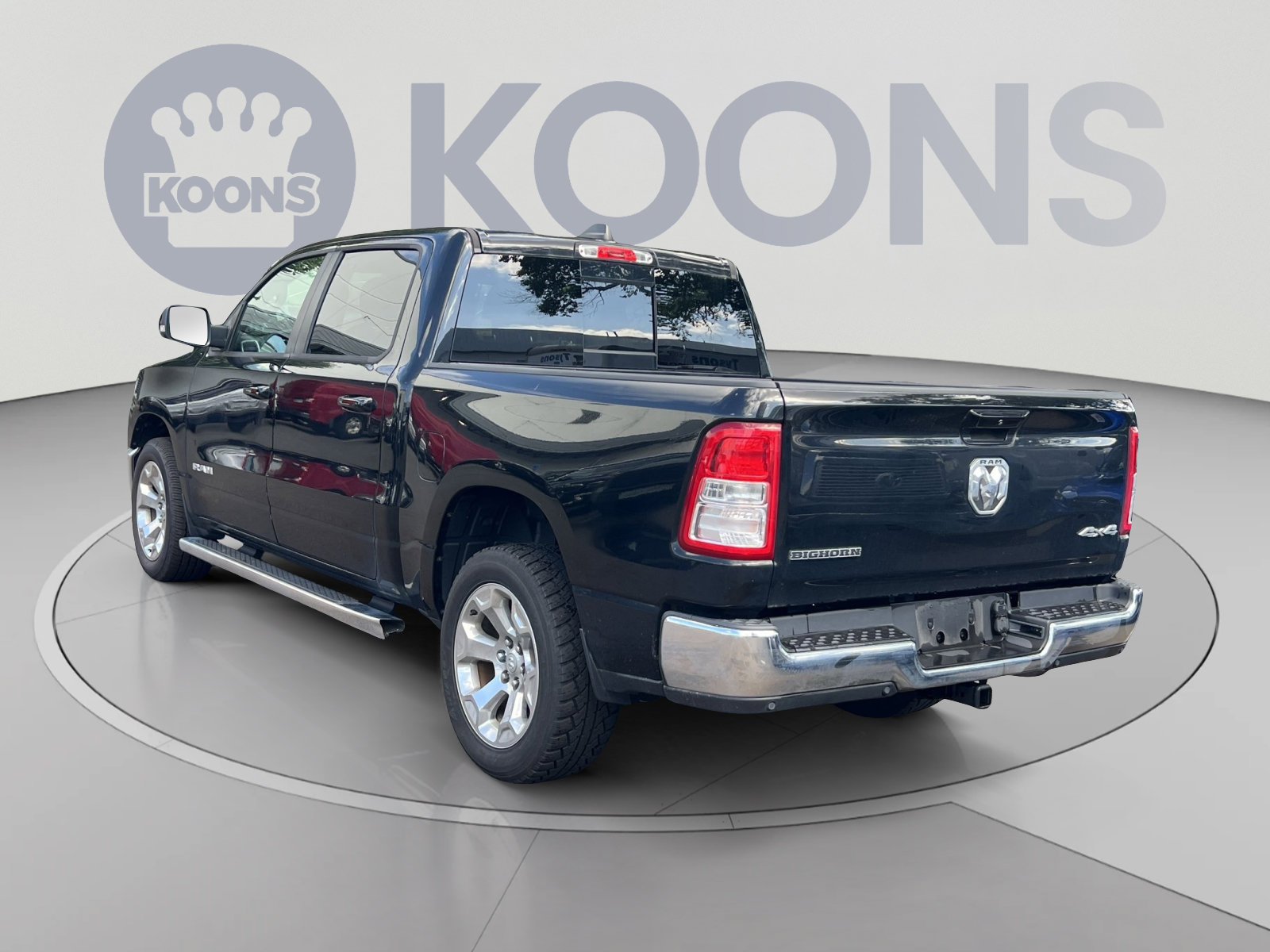 Used 2021 RAM 1500 4x4 Crew Cab image 4