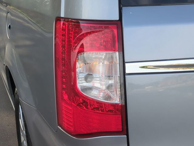 Used 2015 Chrysler Town & Country Touring w/ Driver Convenience Group image 21