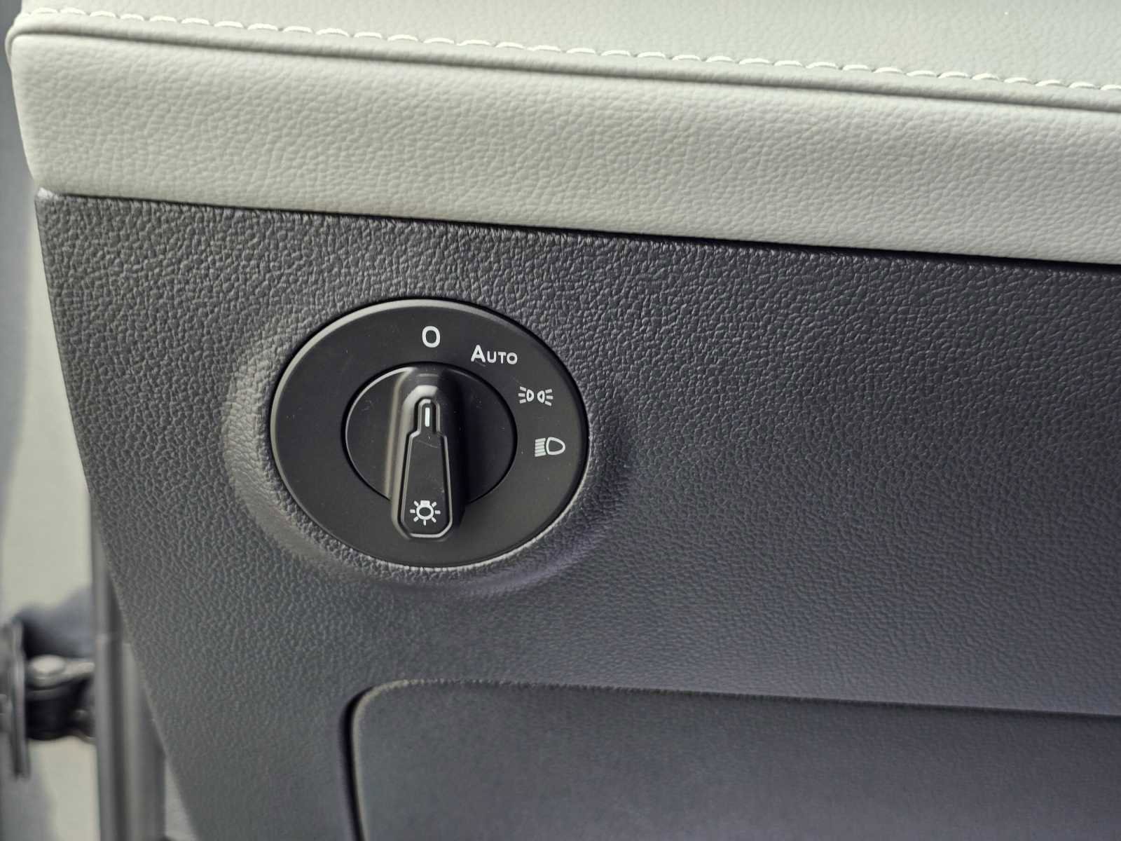 New 2024 Volkswagen Taos SE image 34