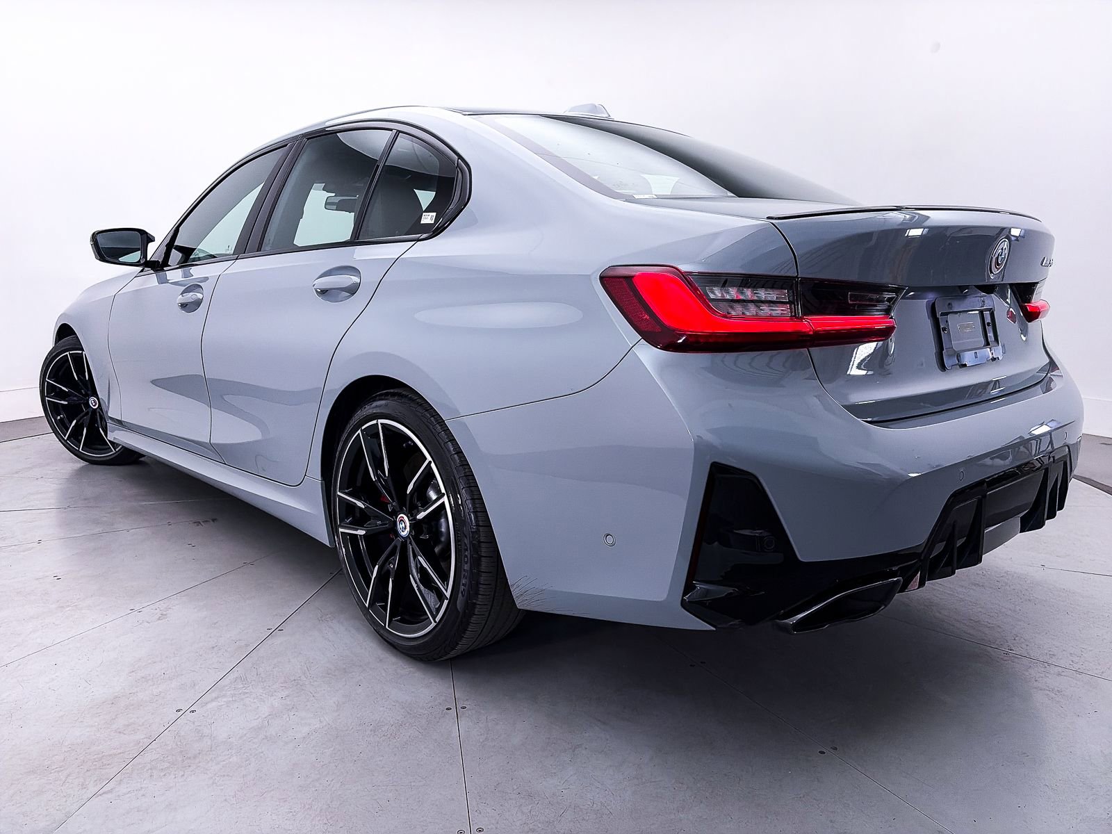 Used 2023 BMW M340i RWD image 2