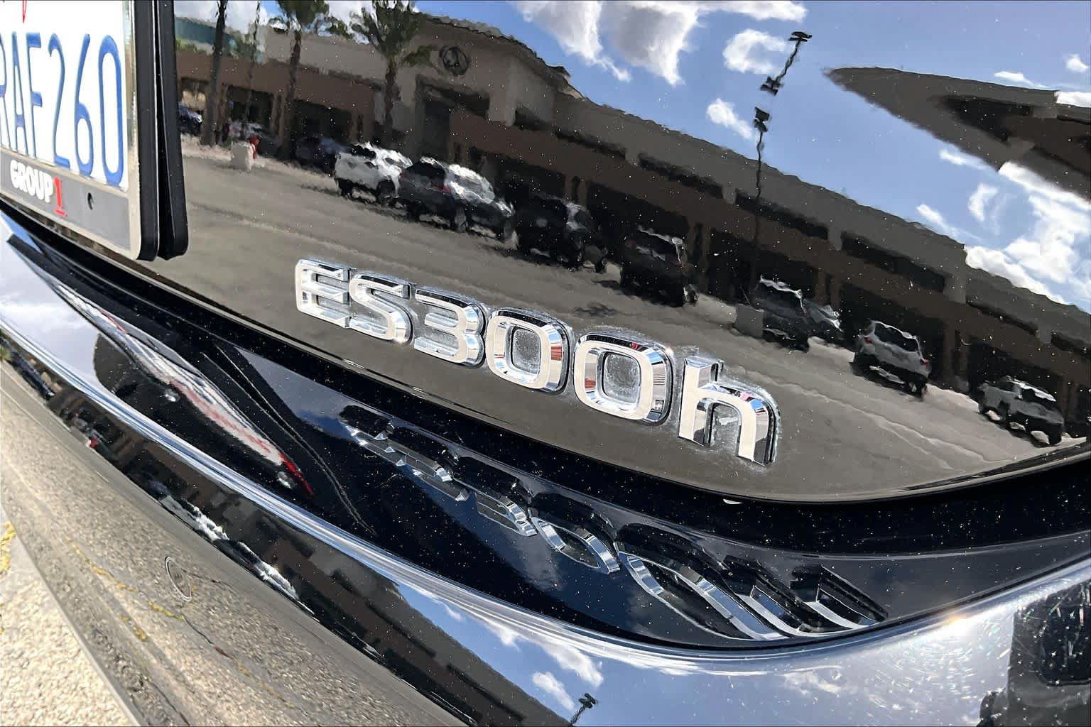 Used 2025 Lexus ES 300h w/ Premium Package FWD image 9