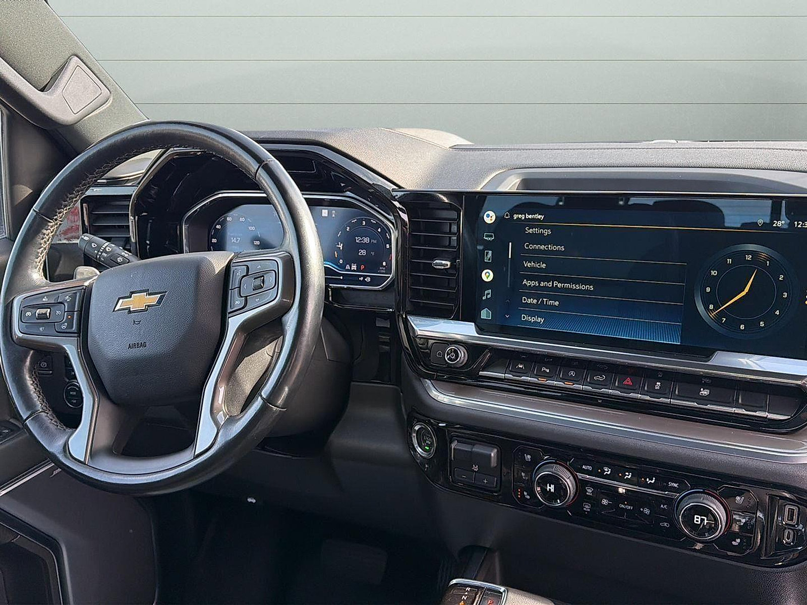 Used 2022 Chevrolet Silverado 1500 High Country w/ High Country Premium Package AWD/4WD image 15