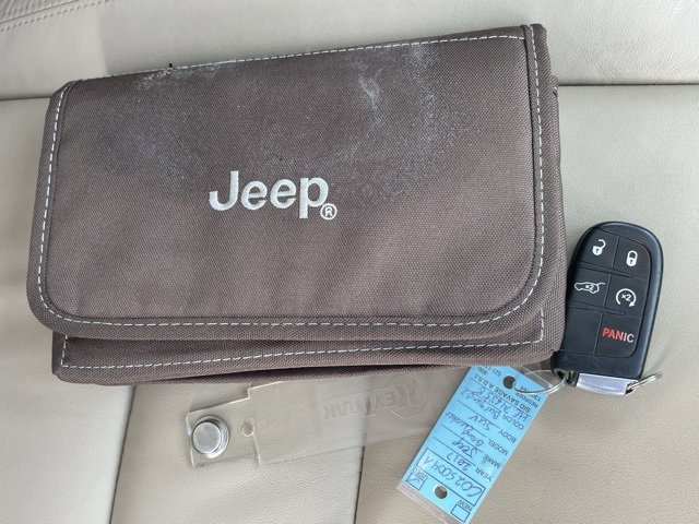 Used 2017 Jeep Grand Cherokee Limited image 41