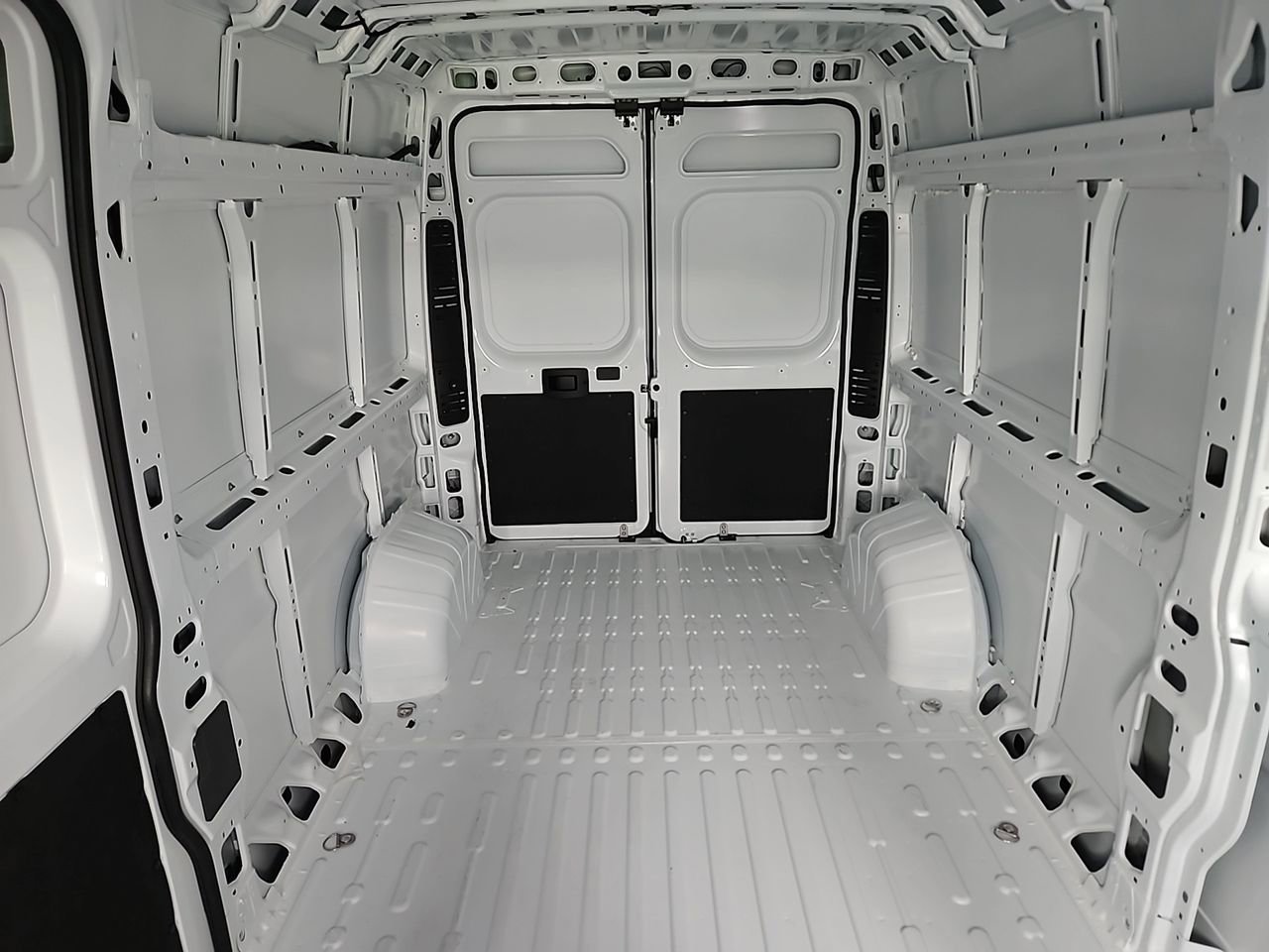 New 2025 RAM ProMaster 2500 w/ Quick Order Package 22G SLT image 11
