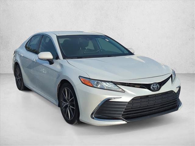 Used 2022 Toyota Camry XLE FWD image 4