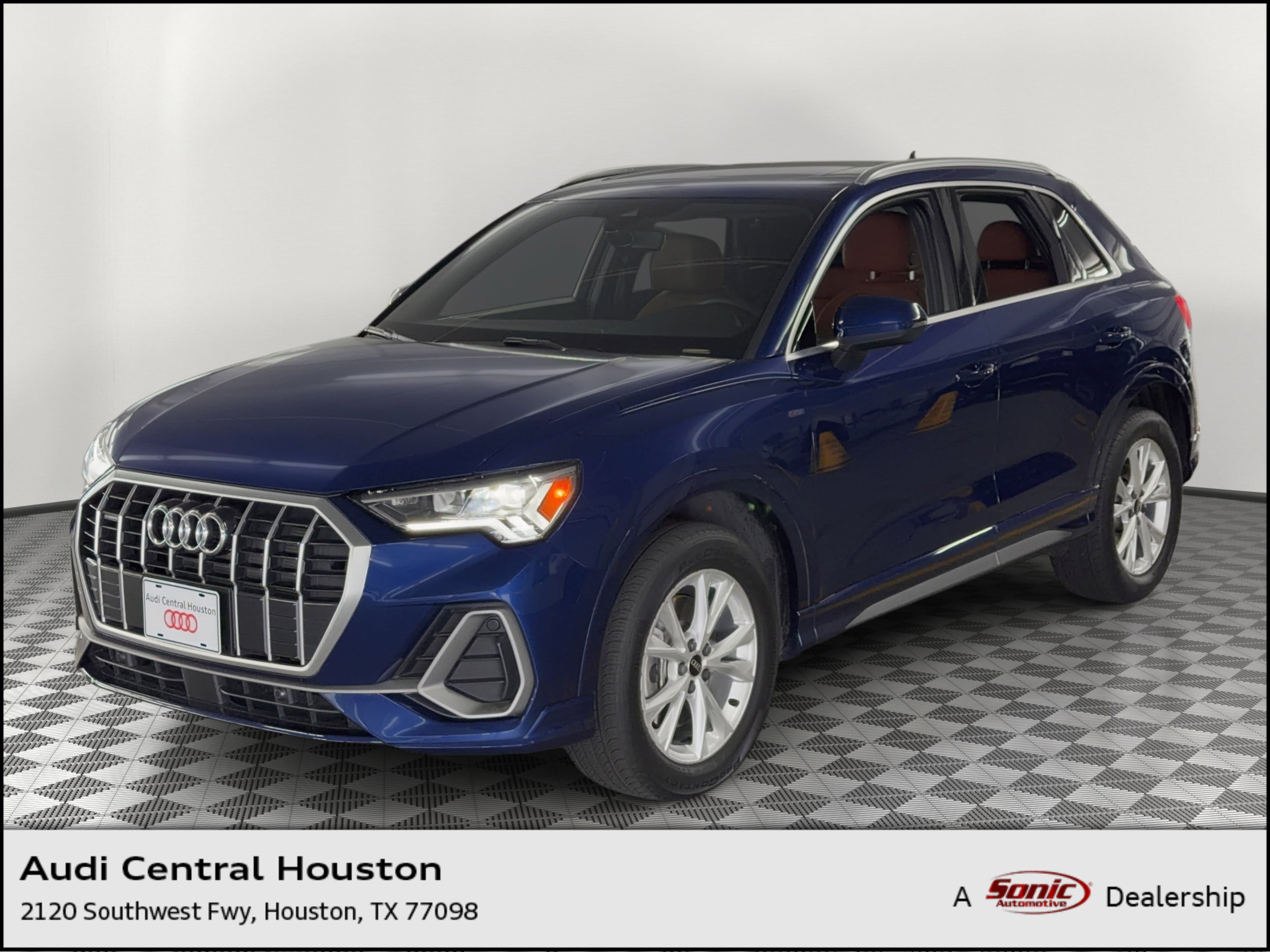 Used 2025 Audi Q3 2.0T Premium w/ Convenience Package image 1