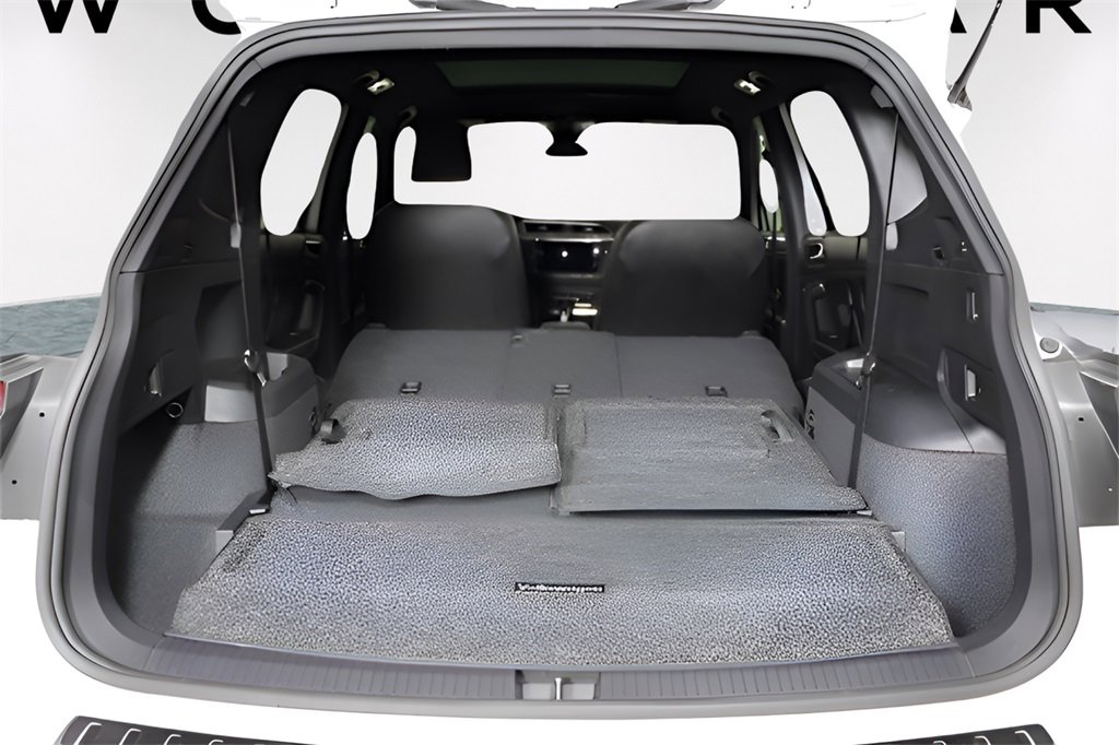 Used 2023 Volkswagen Tiguan SE R-Line image 15