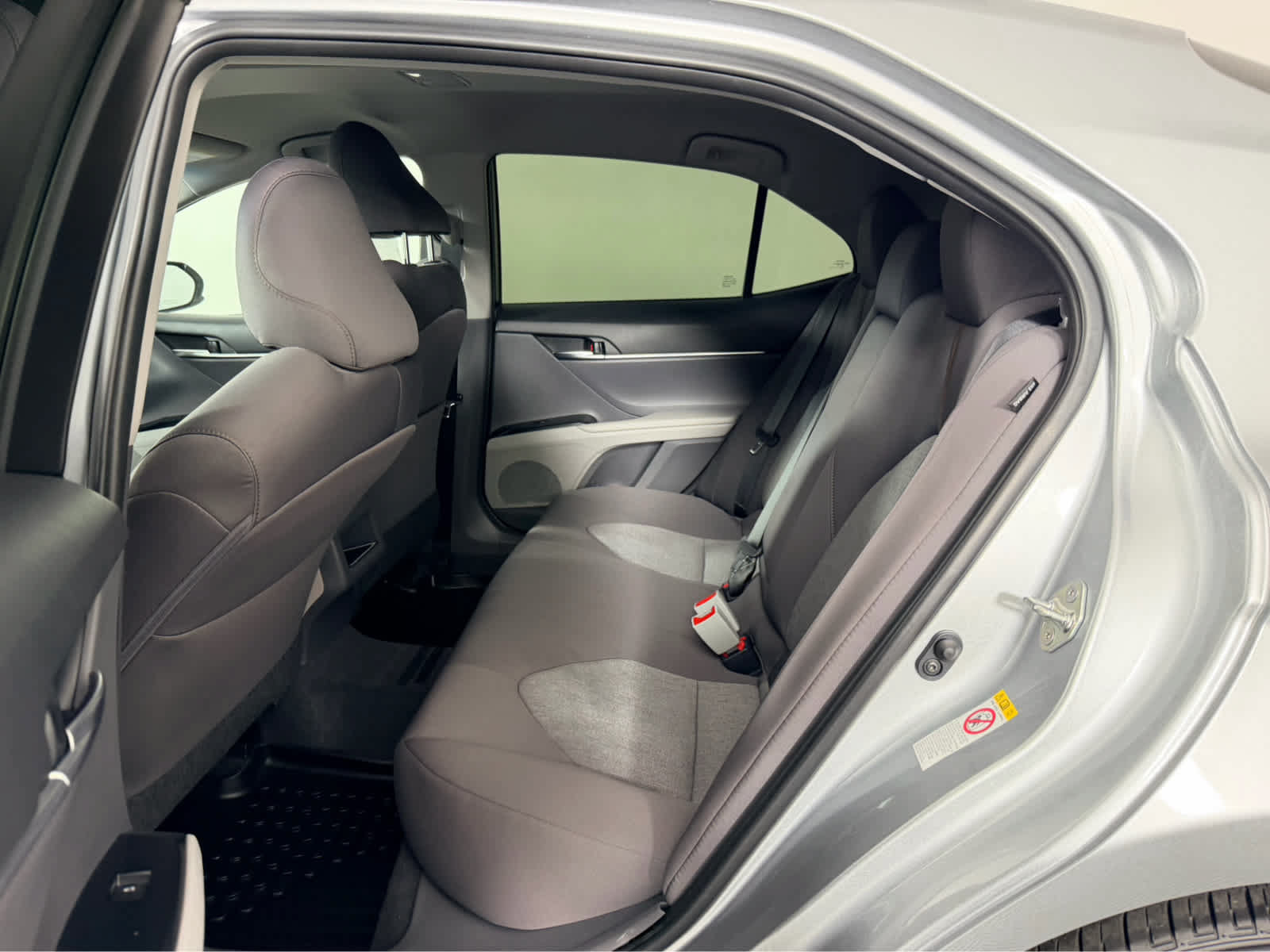 Used 2018 Toyota Camry LE FWD image 13