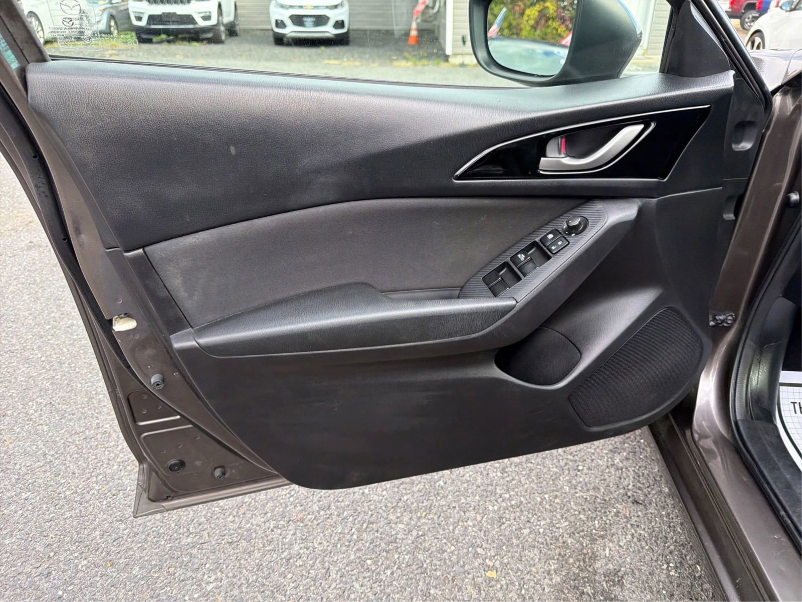 Used 2015 MAZDA MAZDA3 i Touring image 23