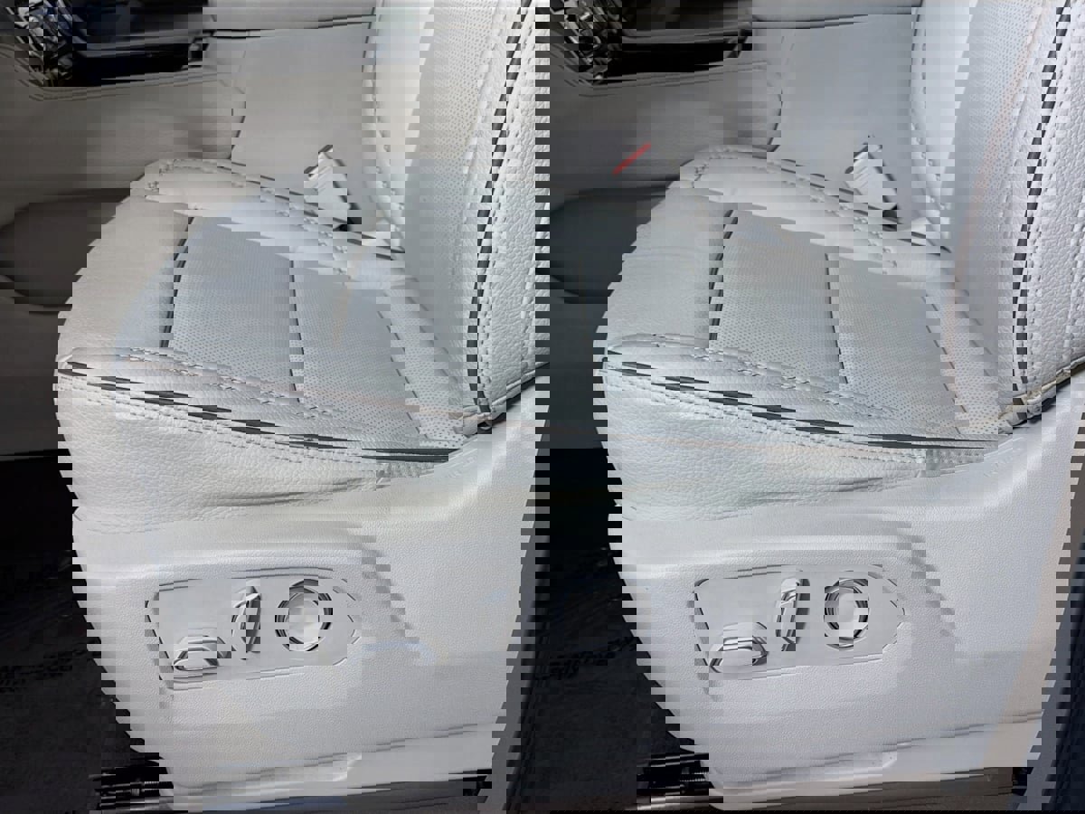 Used 2021 GMC Yukon Denali w/ Denali Premium Package image 26