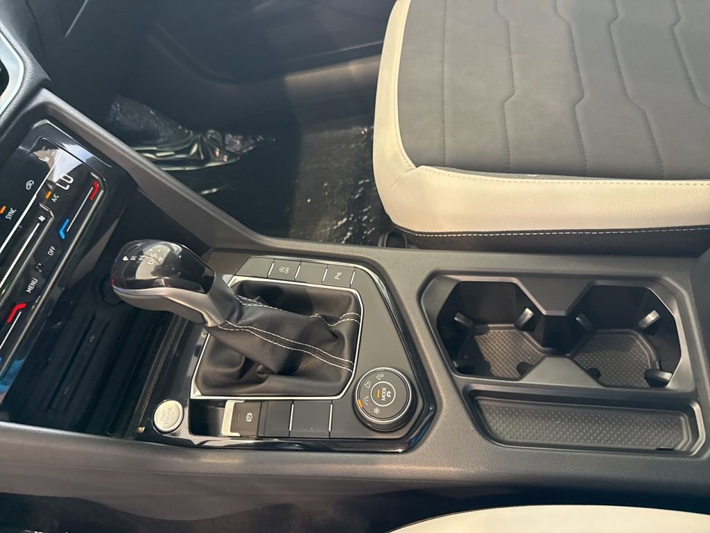 New 2025 Volkswagen Taos SE image 20
