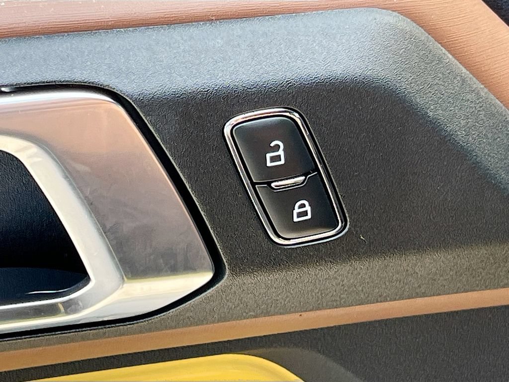 Used 2023 Ford Bronco Heritage Edition AWD/4WD image 17