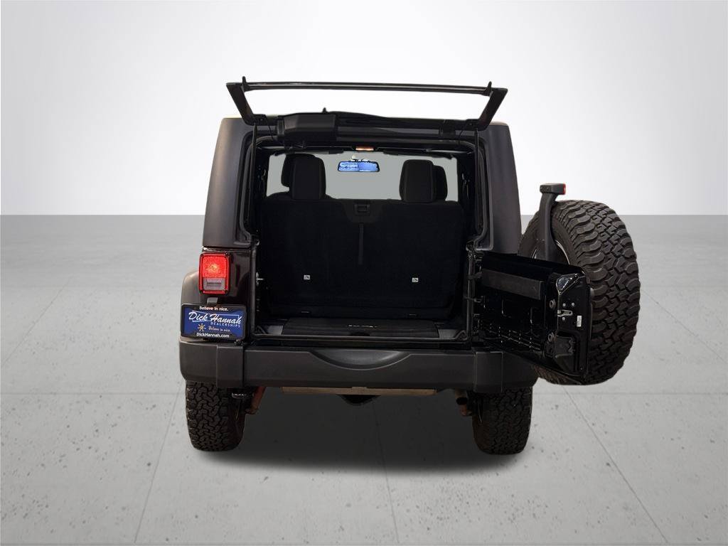 Used 2017 Jeep Wrangler Rubicon w/ Connectivity Group AWD/4WD image 12