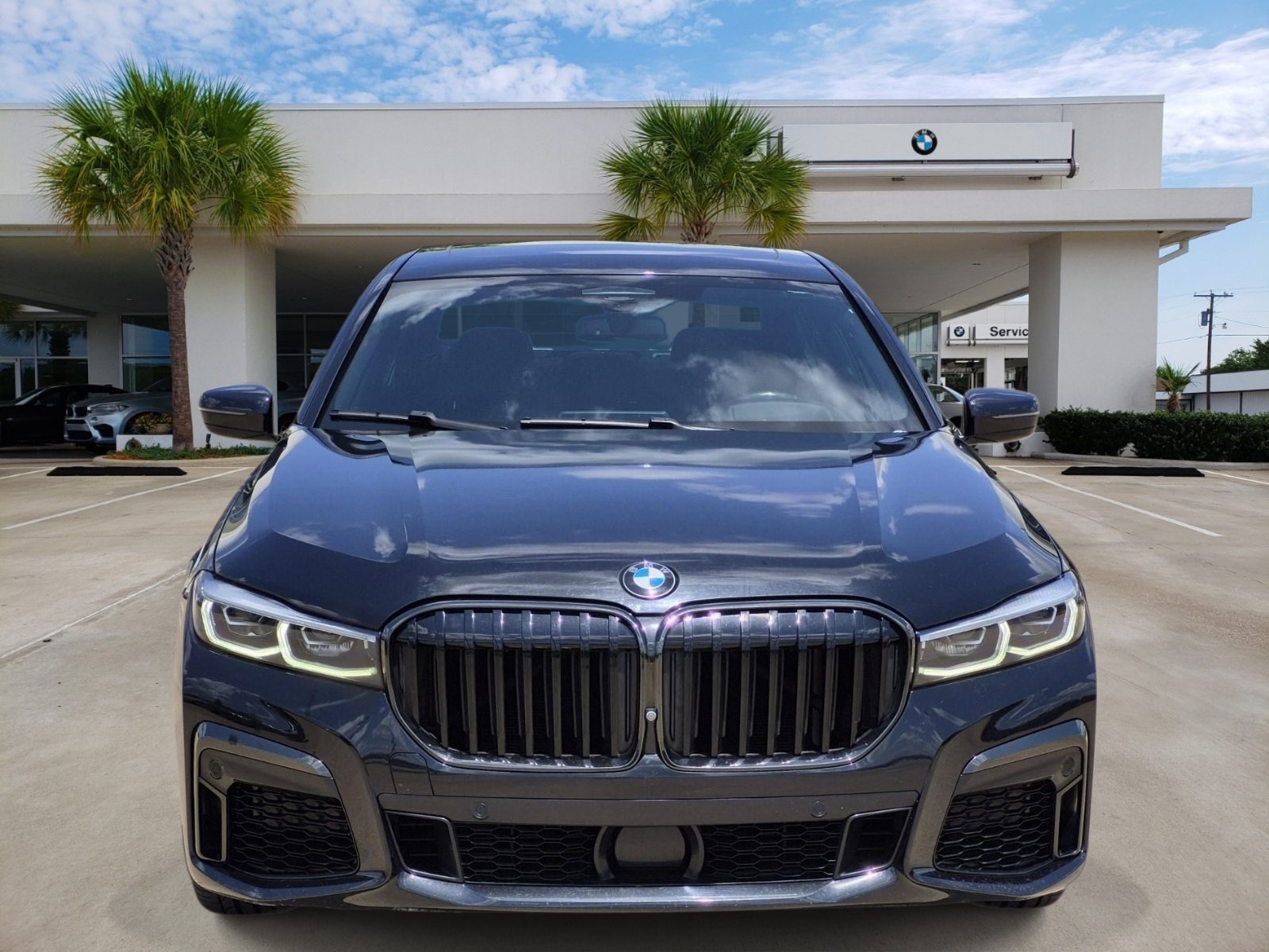 Used 2022 BMW 750i xDrive w/ Executive Package AWD/4WD image 2