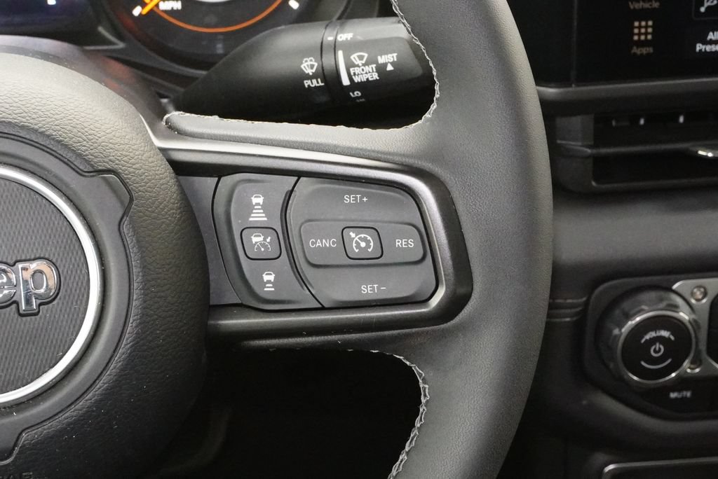 Used 2025 Jeep Gladiator Mojave w/ Convenience Group AWD/4WD image 19