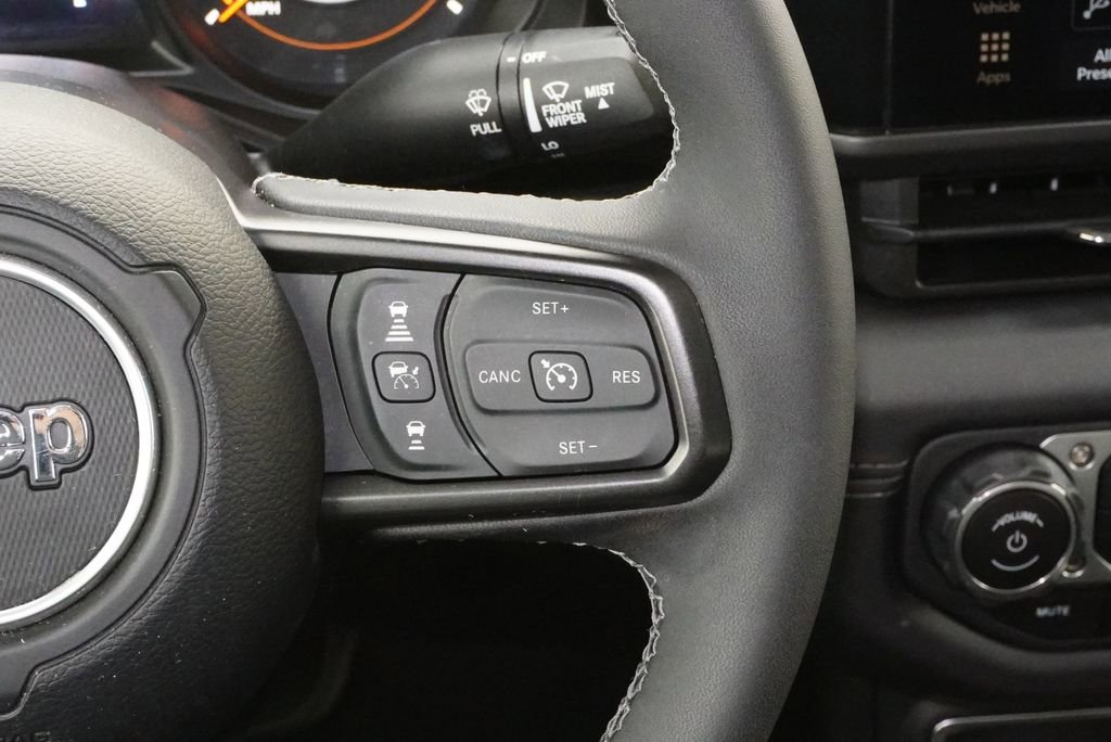 Used 2025 Jeep Gladiator Mojave w/ Convenience Group AWD/4WD image 19