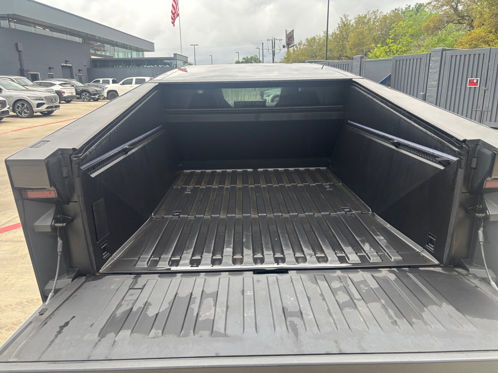 Used 2024 Tesla Cybertruck AWD Crew Cab image 16