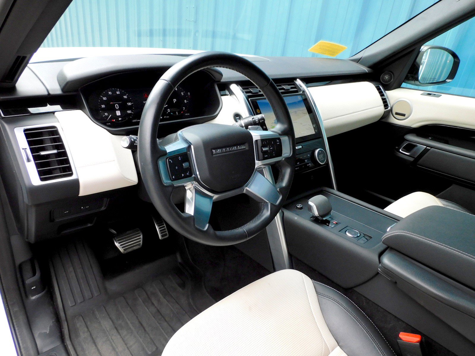 Used 2023 Land Rover Discovery S R-Dynamic AWD/4WD image 13