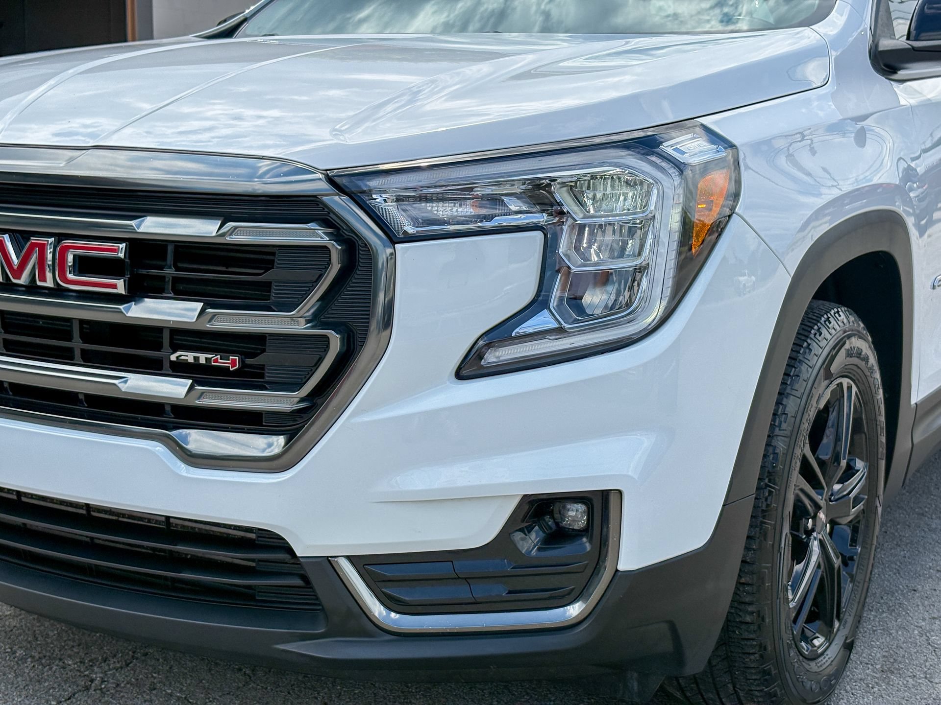 Used 2022 GMC Terrain AT4 AWD/4WD image 9