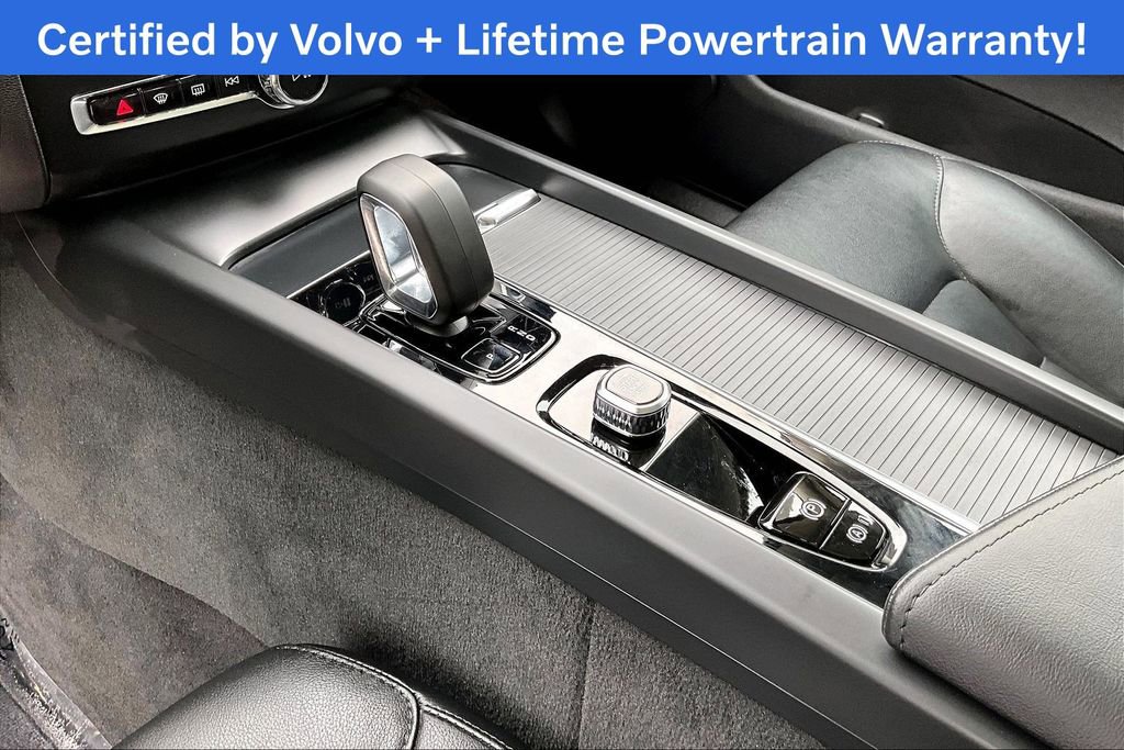 Certified 2025 Volvo XC60 B5 Core image 19