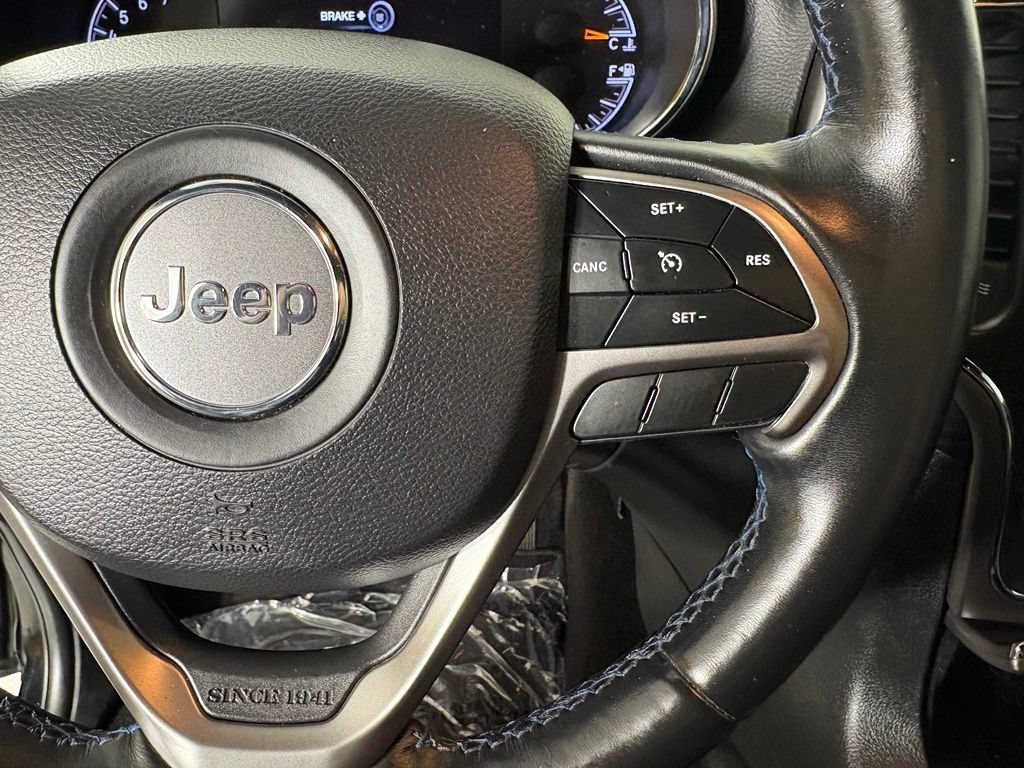 Used 2019 Jeep Grand Cherokee Laredo RWD image 29