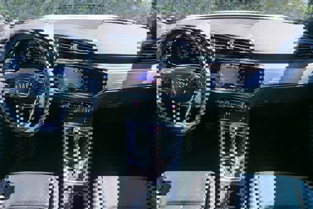 Used 2023 Audi Q3 2.0T Premium w/ Convenience Package image 11