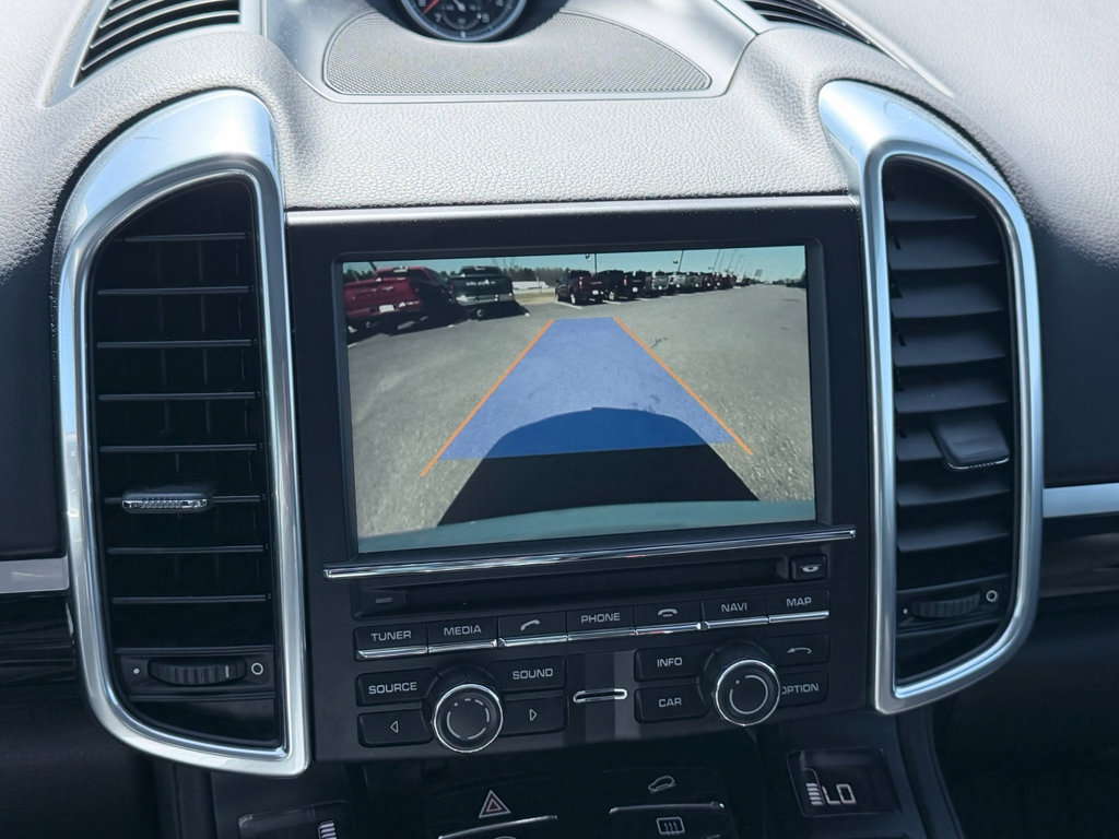Used 2015 Porsche Cayenne S image 37