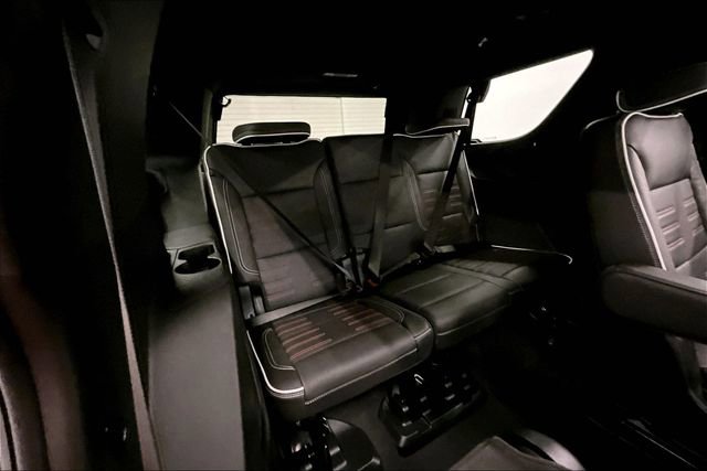 Used 2025 GMC Yukon AT4 Ultimate AWD/4WD image 33