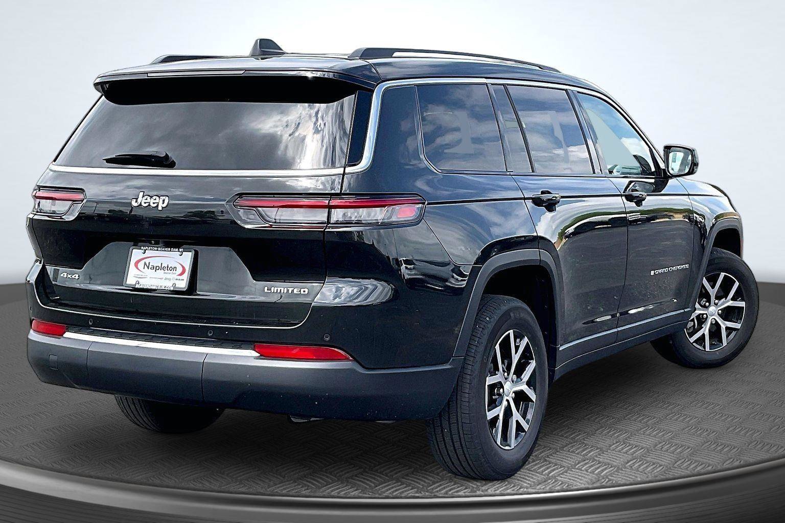 Used 2023 Jeep Grand Cherokee L Limited AWD/4WD image 2