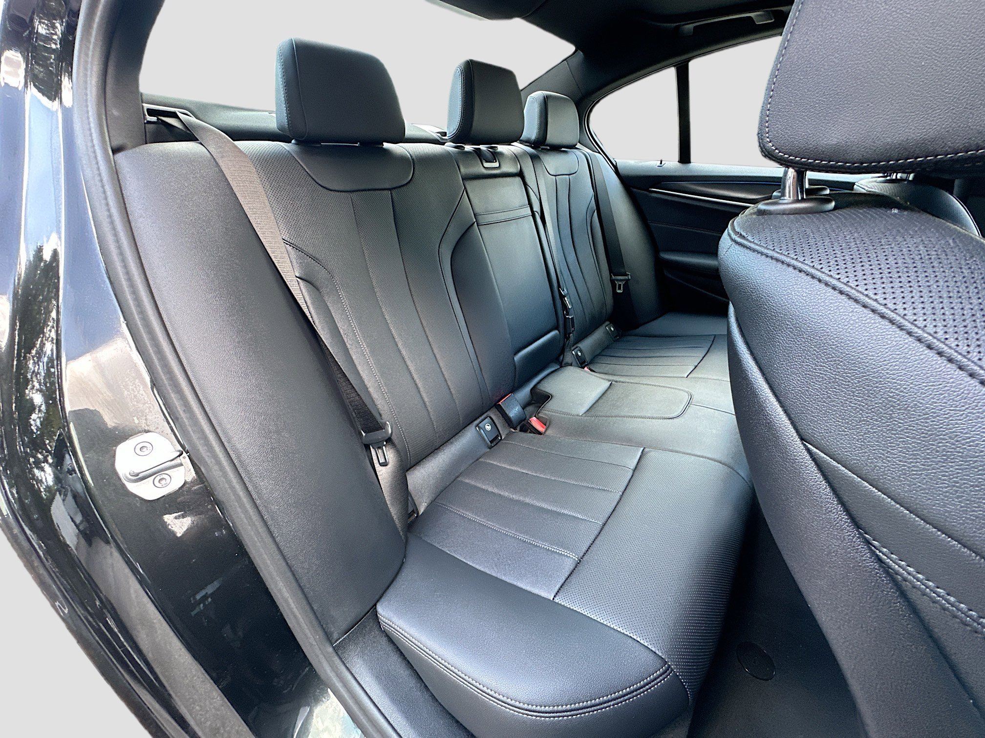 Certified 2023 BMW 530e w/ M Sport Package image 28