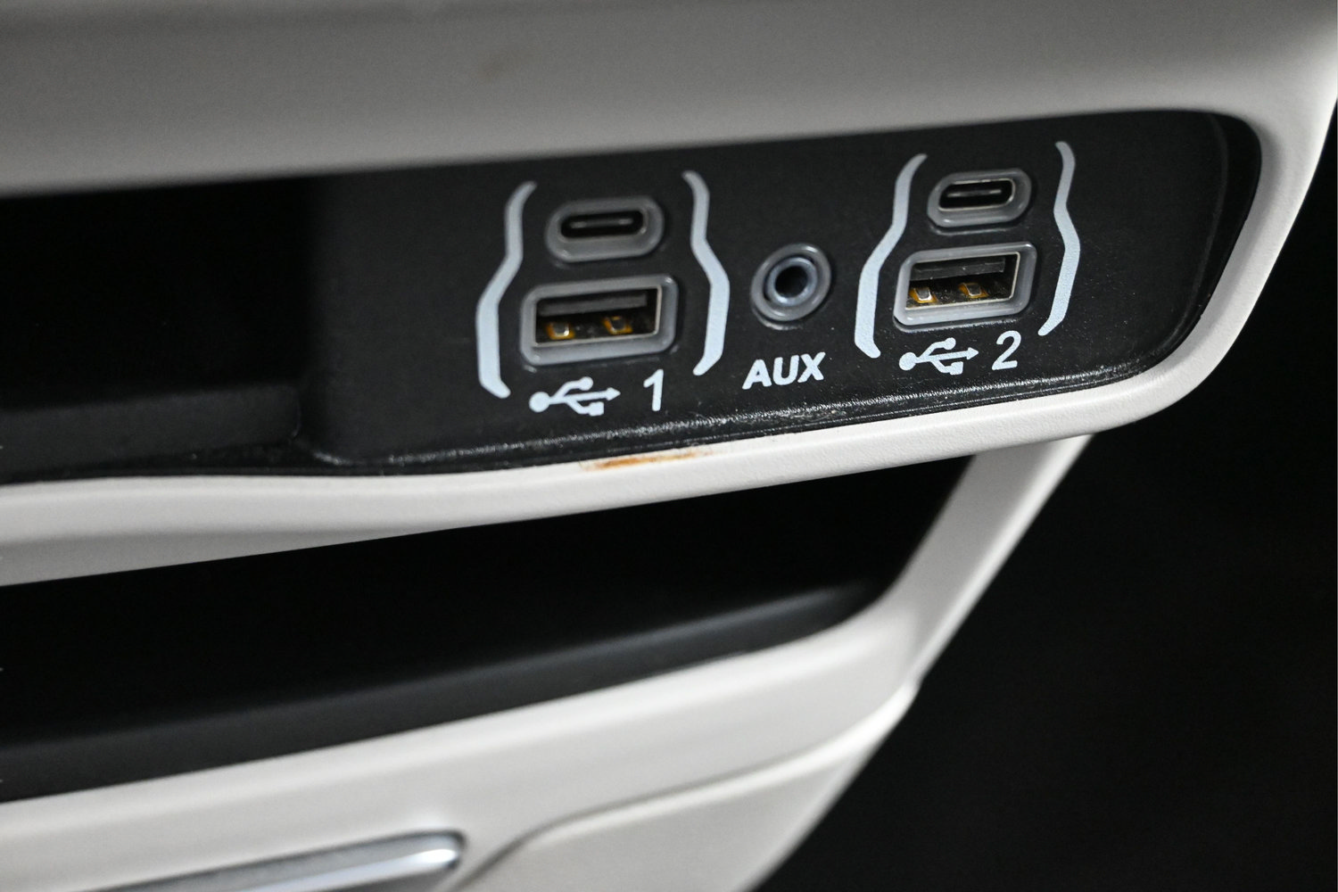 Used 2024 Chrysler Pacifica Touring-L FWD image 27