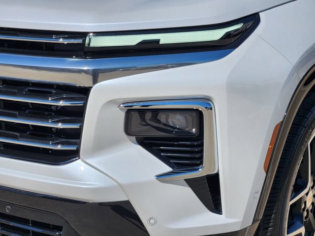 Used 2025 Chevrolet Traverse High Country AWD/4WD image 17