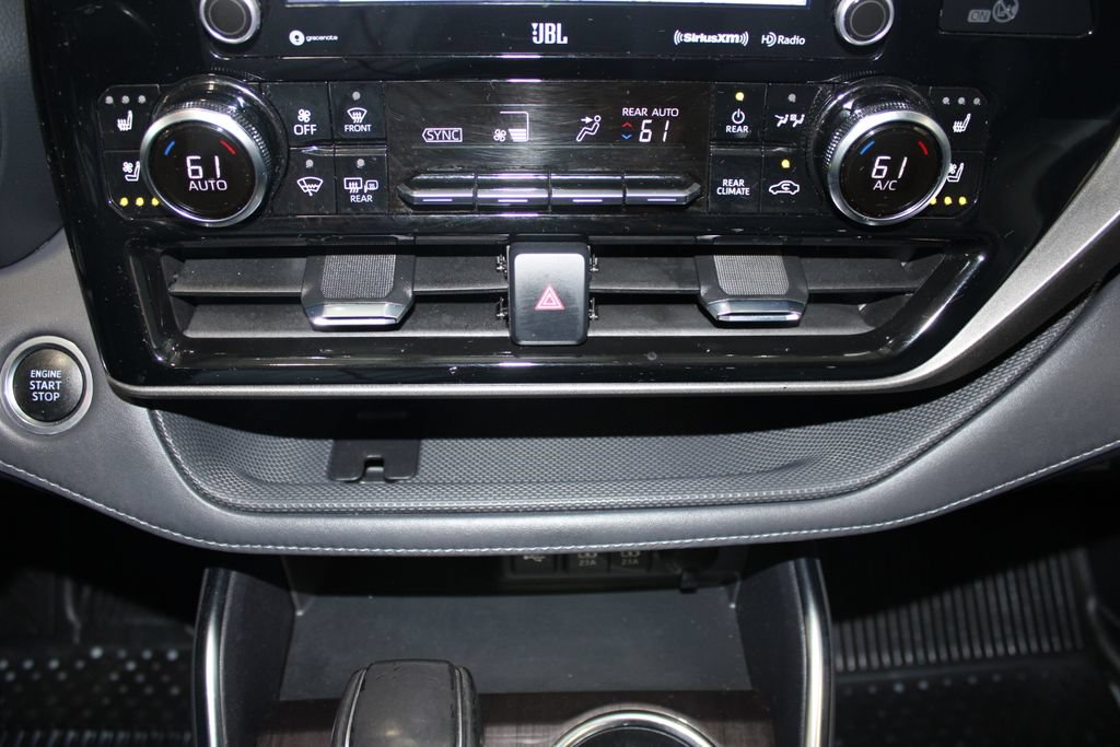 Used 2021 Toyota Highlander Limited AWD/4WD image 18