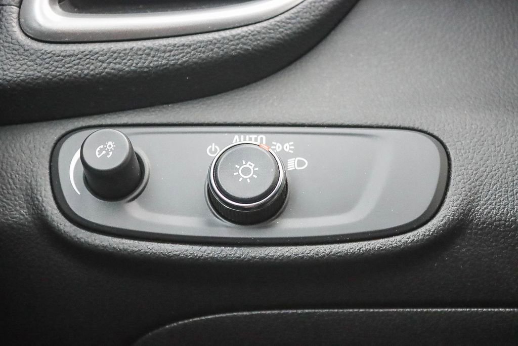 Used 2022 Chevrolet Trax LT w/ LT Convenience Package image 43