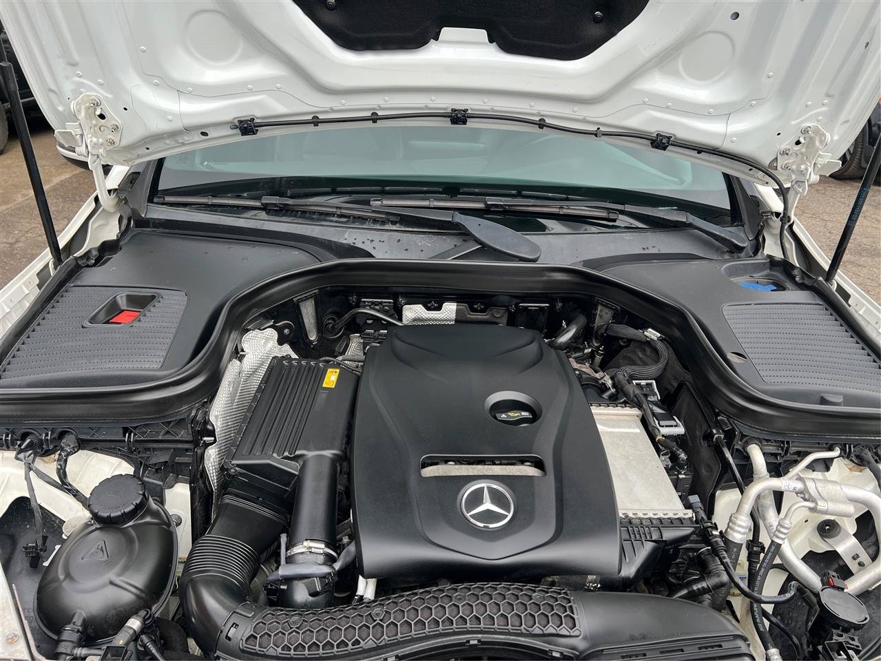 Used 2019 Mercedes-Benz GLC 300 4MATIC image 16