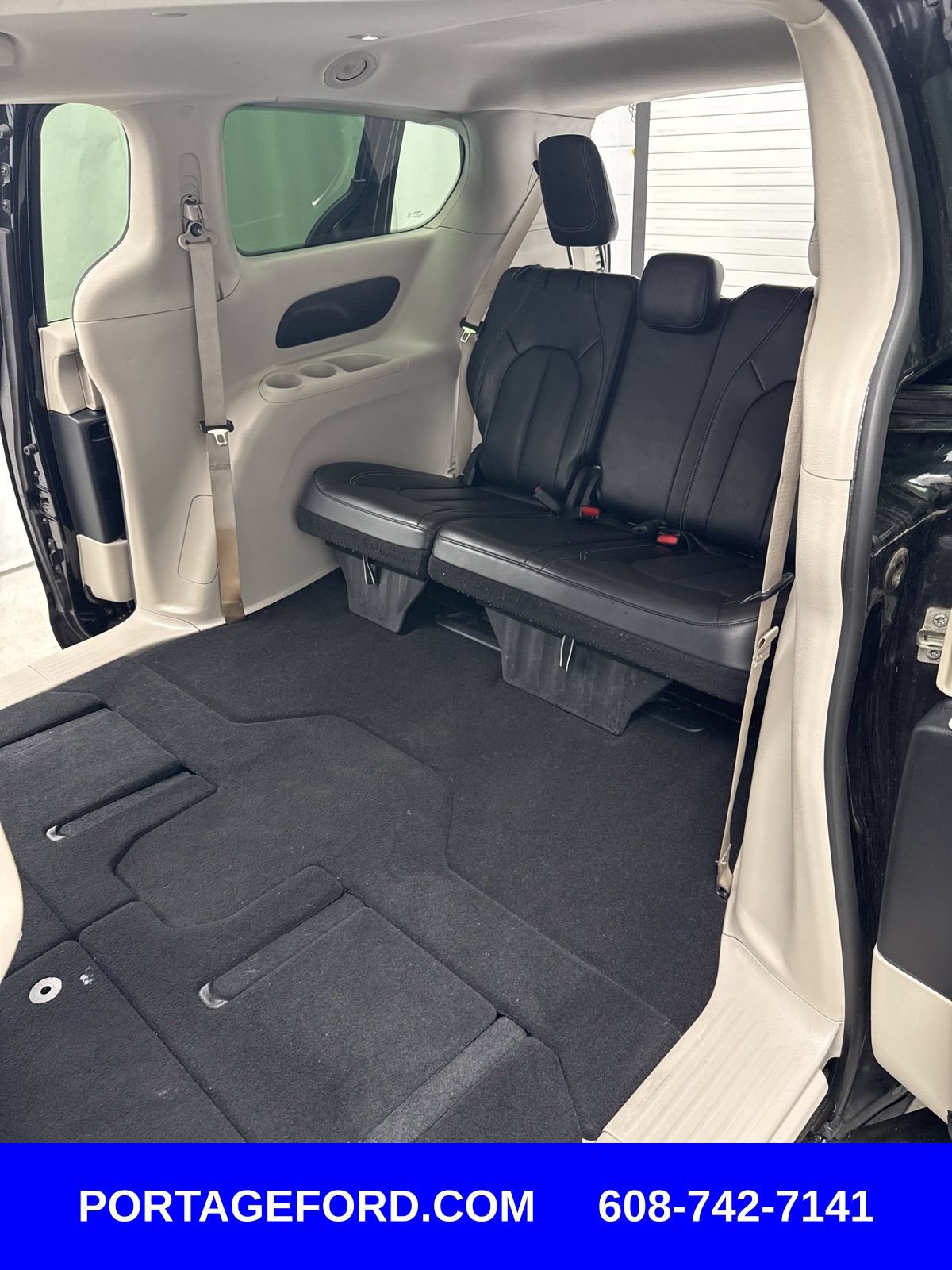 Used 2023 Chrysler Pacifica Touring-L FWD image 38
