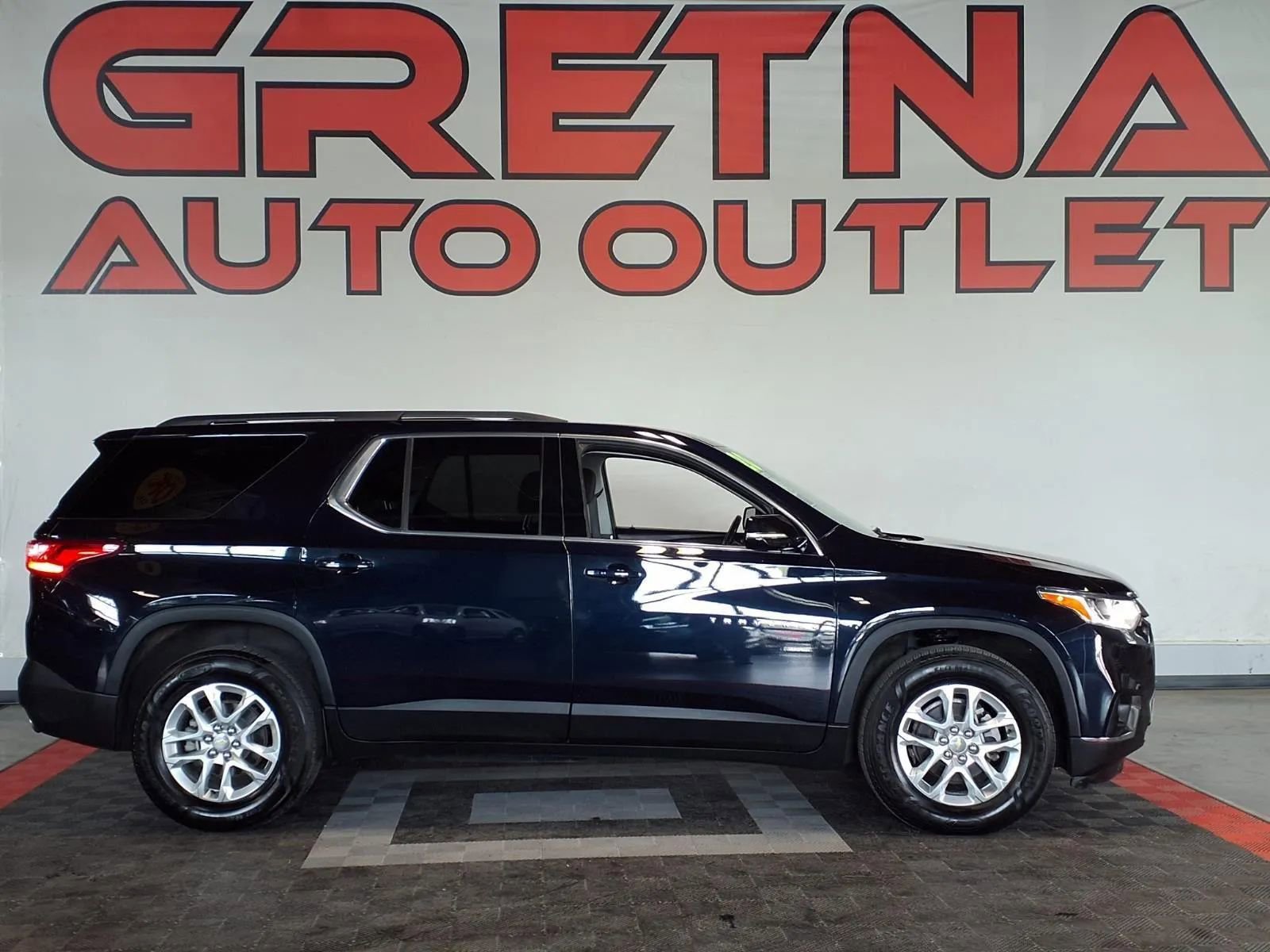 Used 2020 Chevrolet Traverse LT w/ Driver Confidence II Package AWD/4WD image 1