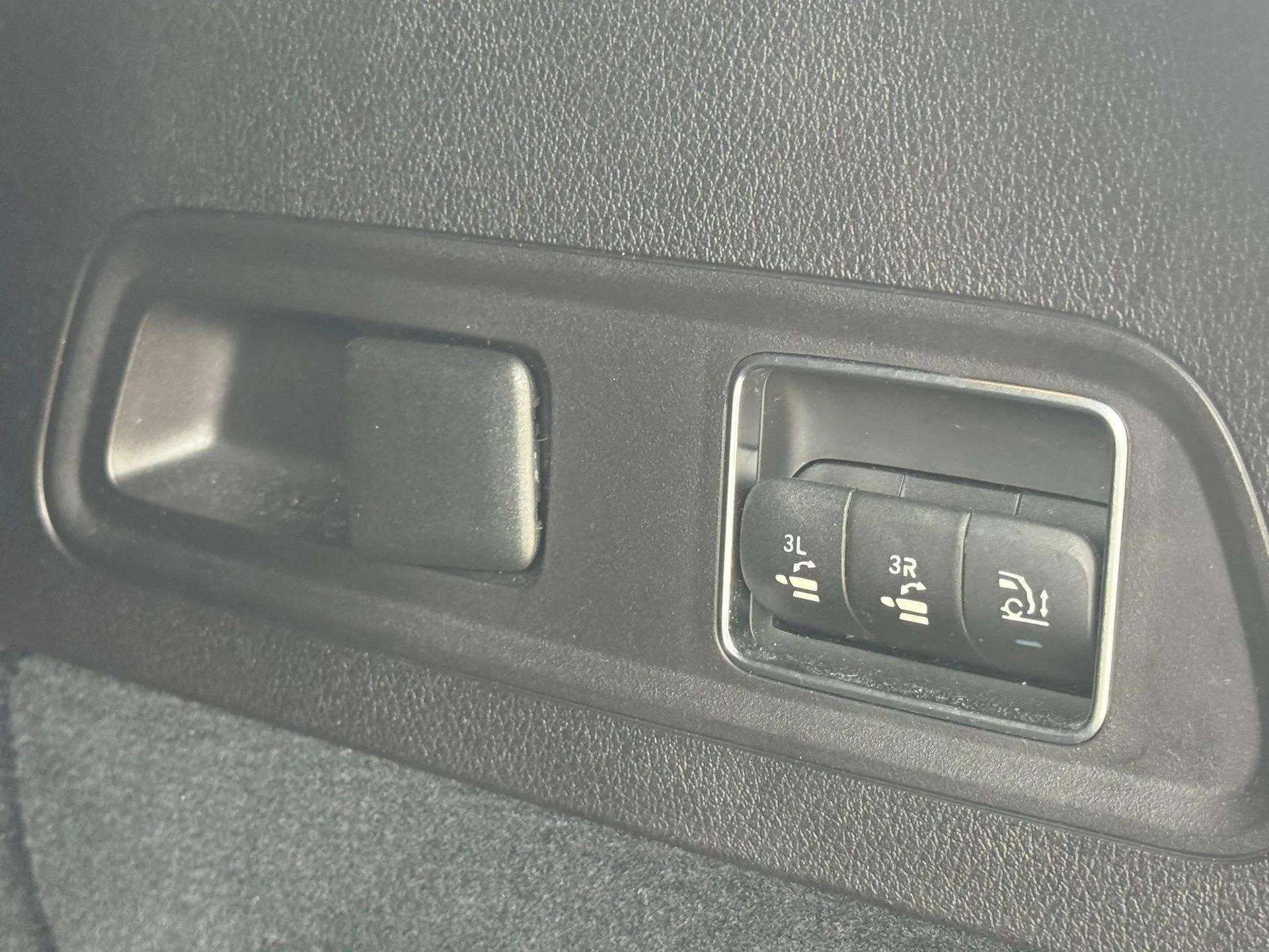 Used 2023 Mercedes-Benz GLS 450 4MATIC image 19